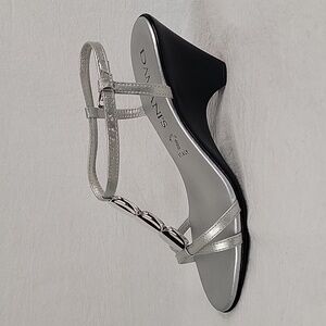 Damiani's Italy Silver Metallic Leather T-Strap Sandals - Fits Like US 8.5-9